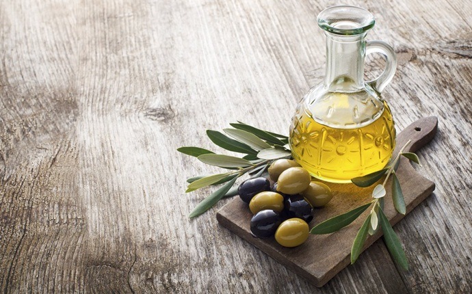 egg hair mask - egg and olive oil for oily hair