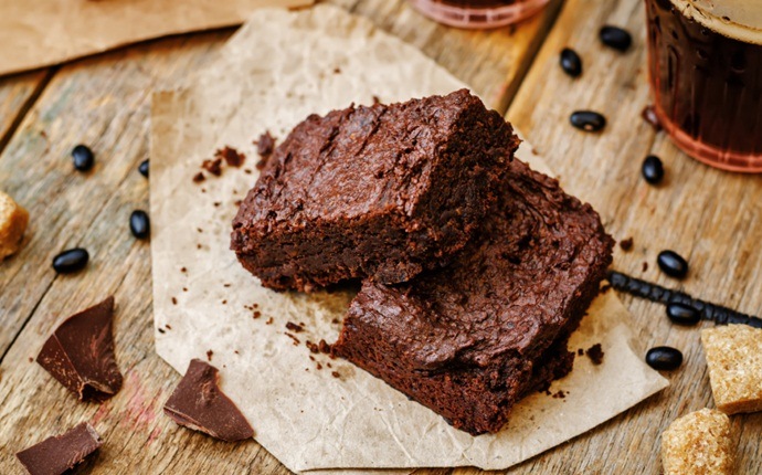 healthy vegan recipes - healthy black bean brownies
