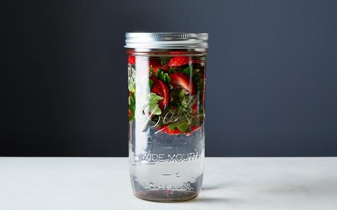 detox water recipes - strawberry fruit water