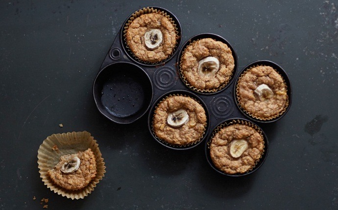 healthy vegan recipes - vegan oat flour muffins