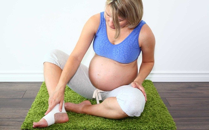 causes of swollen ankles - pregnancy complications