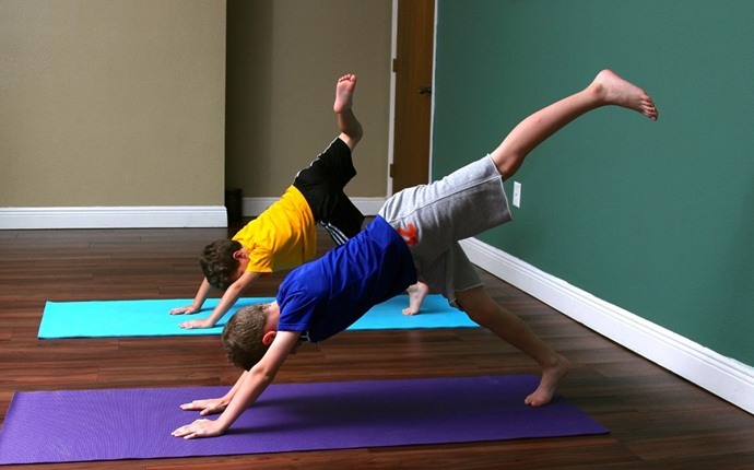 yoga for kid - airplane pose