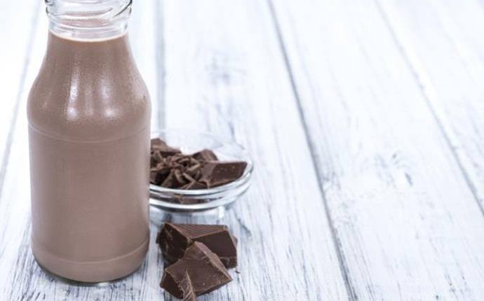 muscle recovery drinks - chocolate milk