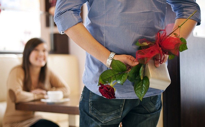 how to keep your girlfriend happy - make her surprised with a gift and flowers