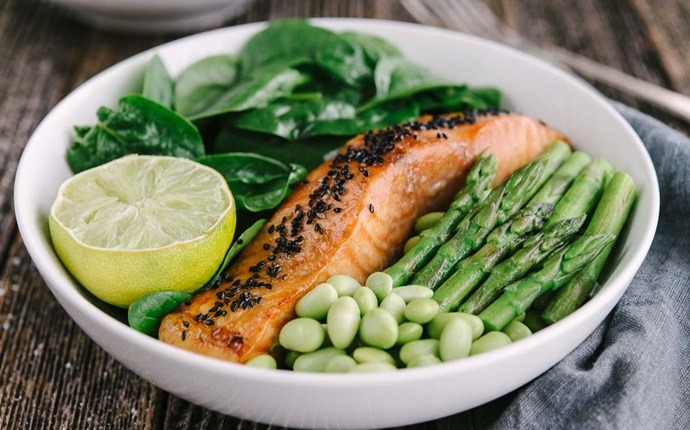 protein diet recipes - salmon with soybean salad