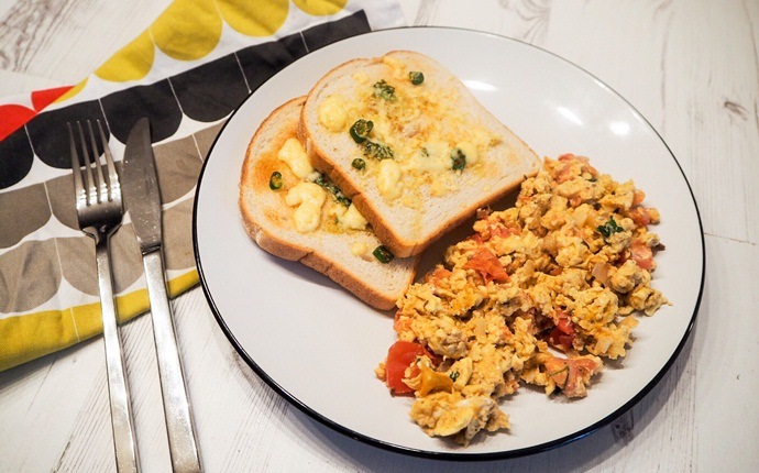 protein diet recipes - spiced scrambled eggs