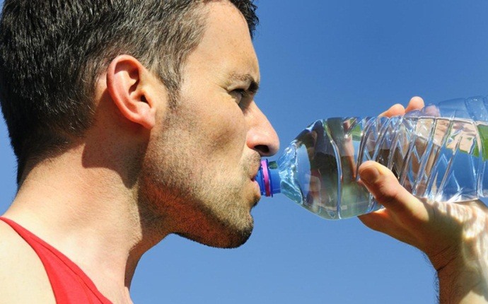 muscle recovery drinks - water